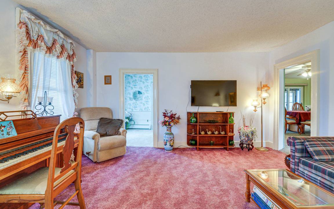 Photo of Livingroom in Farmersville Station