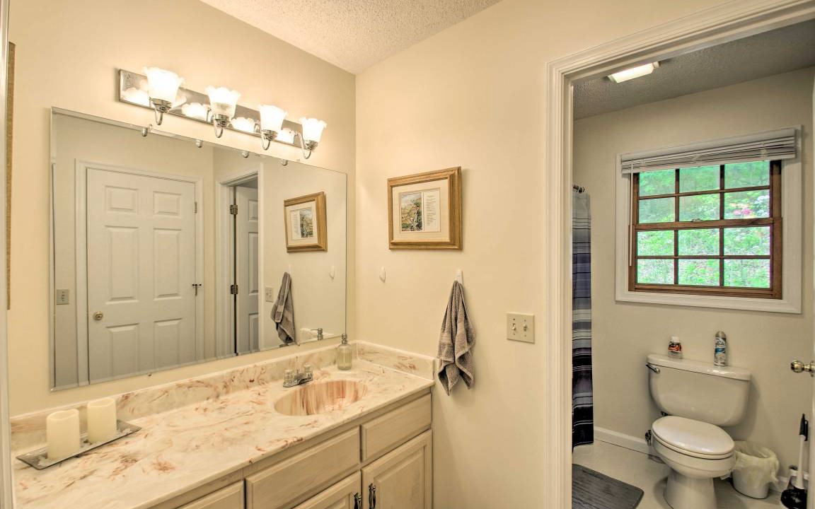 Photo of Bathroom in Massanutten