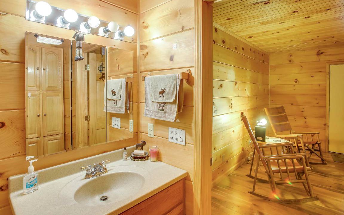 Photo of Bathroom in Byrdstown