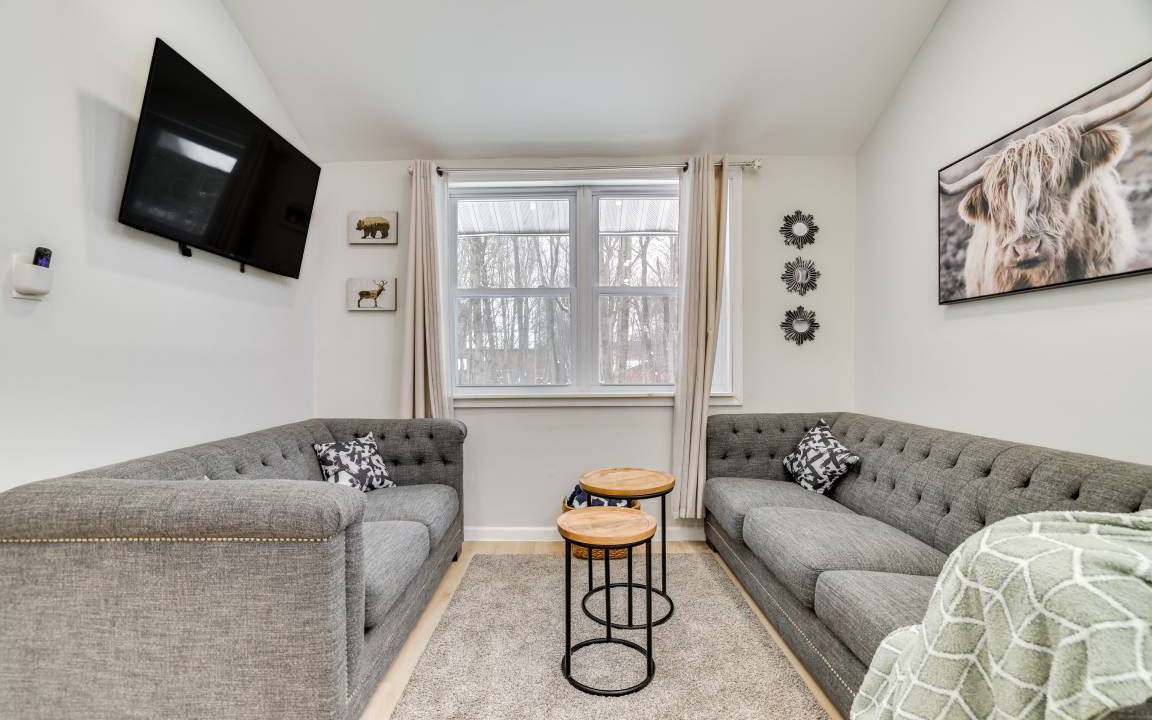 Photo of Livingroom in Tobyhanna