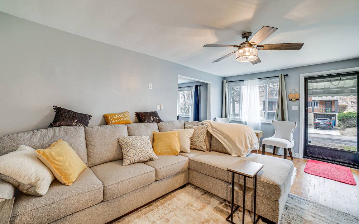 Photo of Livingroom in Penn Hills