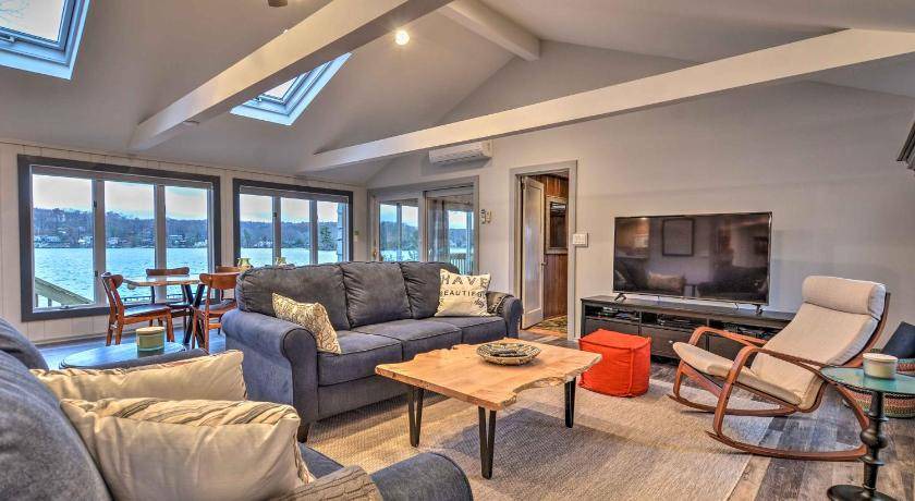 Photo of Livingroom in Highland Lakes