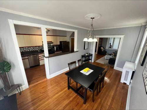 Photo of Livingroom in Fairview