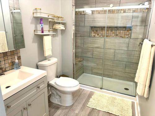 Photo of Bathroom in Detroit - Shoreway