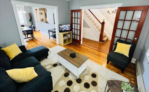 Photo of Livingroom in Fairview
