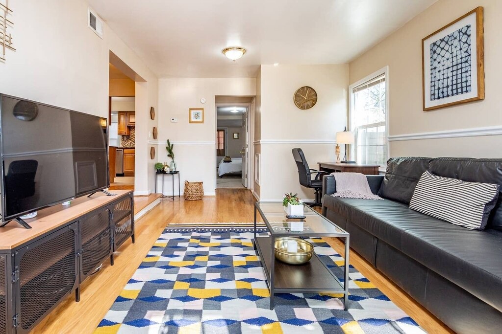 Photo of Livingroom in Bluemont