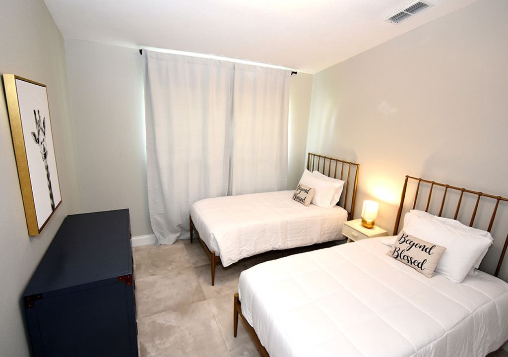 Photo of Bedroom in Greater Groves