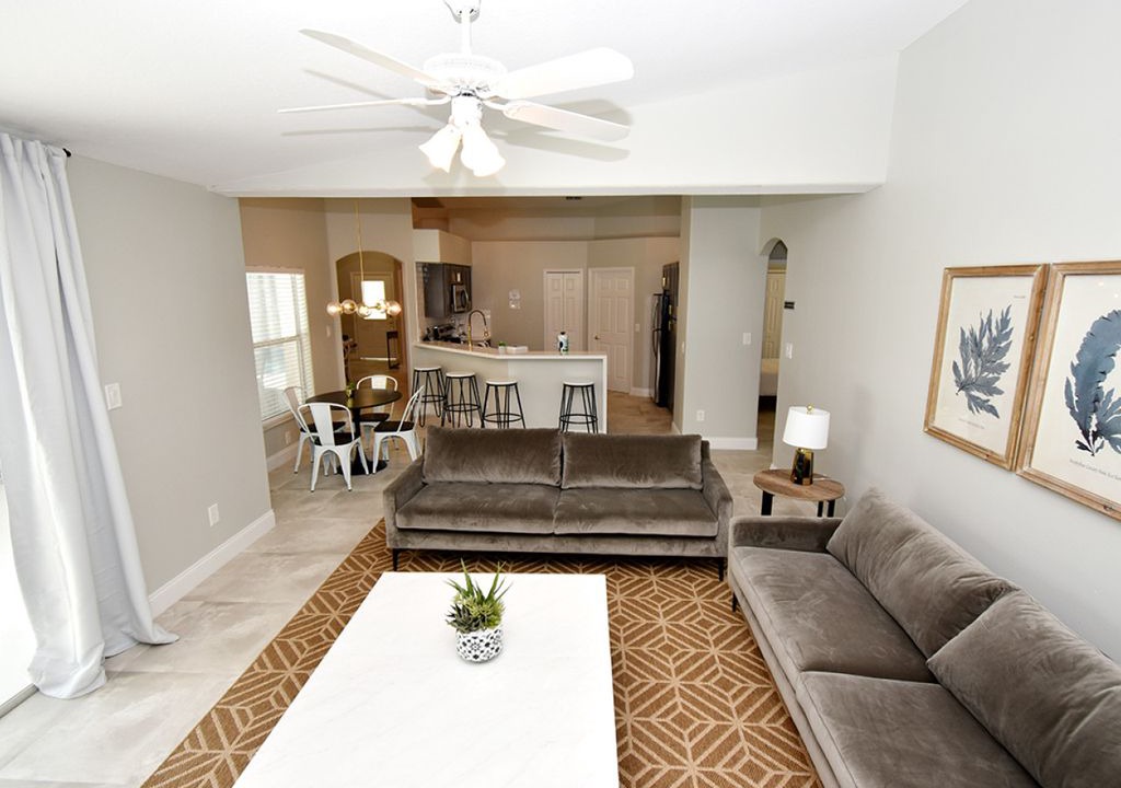 Photo of Livingroom in Greater Groves