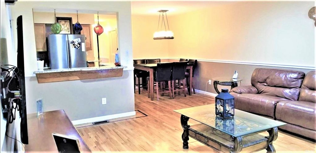 Photo of Livingroom in The Heights