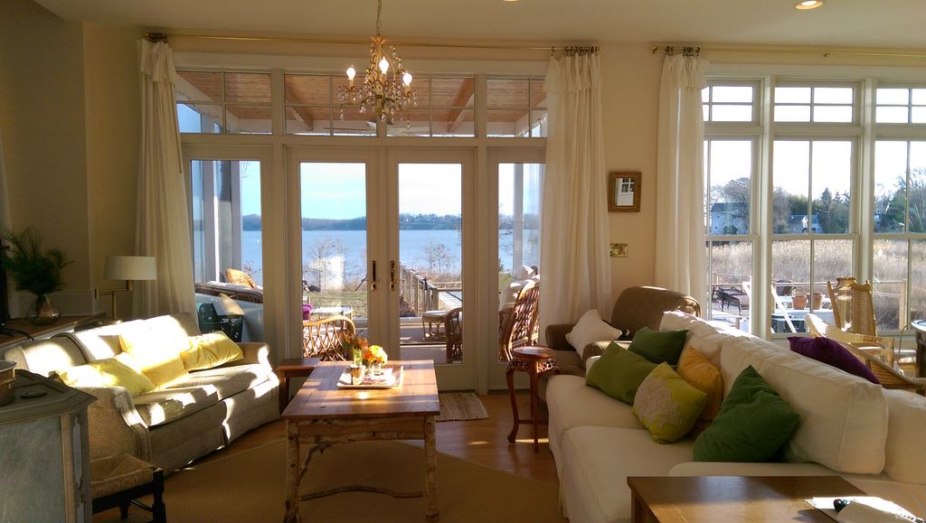Photo of Livingroom in Cape Saint Claire