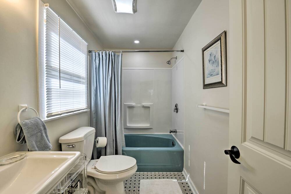 Photo of Bathroom in Margate City
