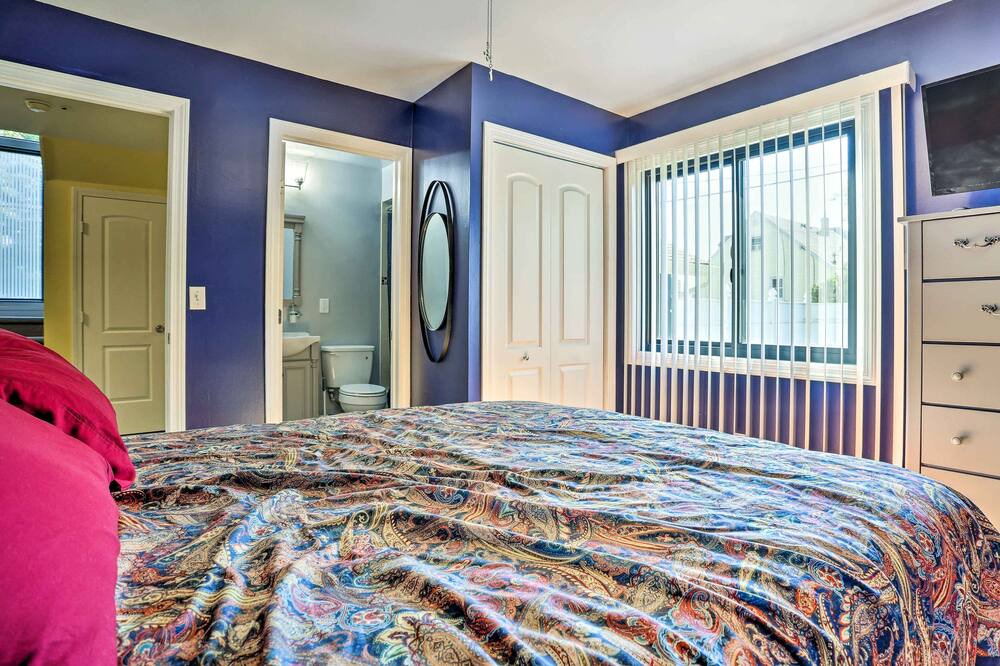 Photo of Bedroom in Teaneck