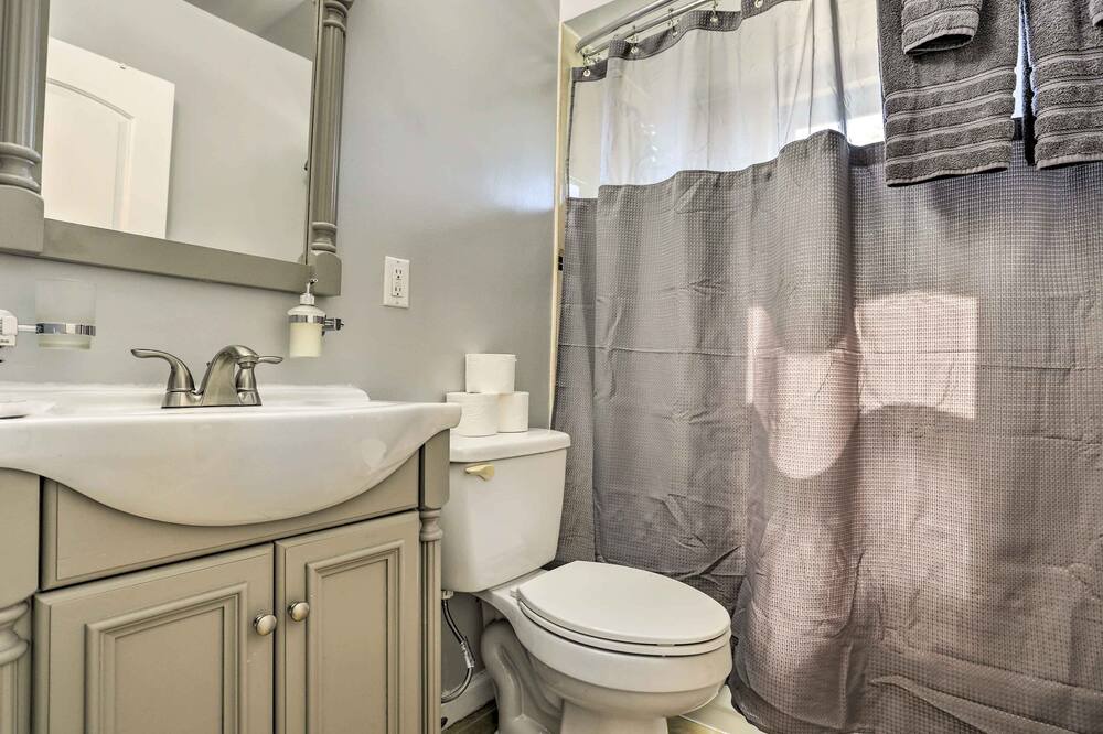 Photo of Bathroom in Teaneck
