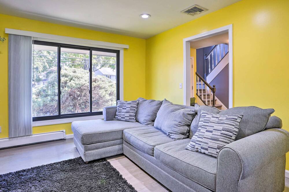 Photo of Livingroom in Teaneck