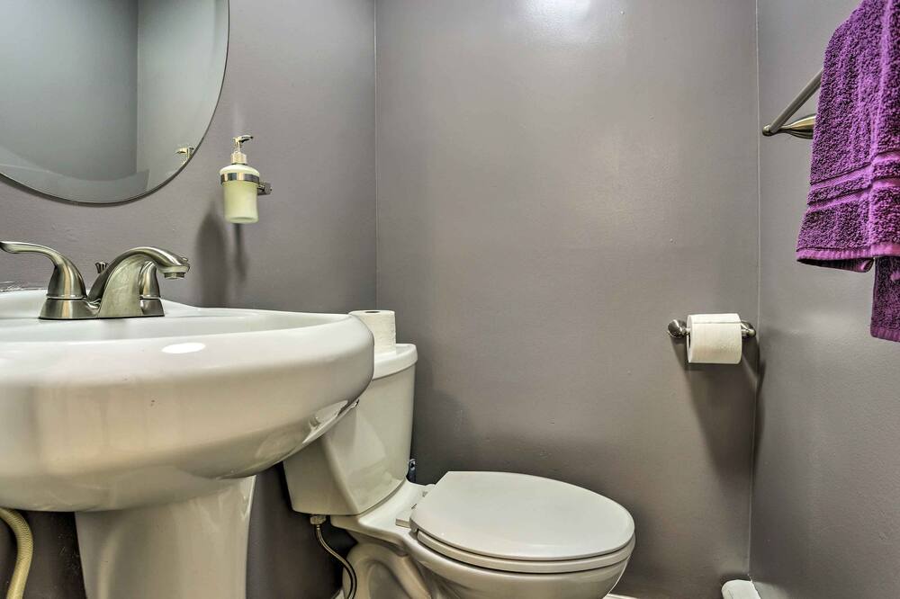 Photo of Bathroom in Teaneck