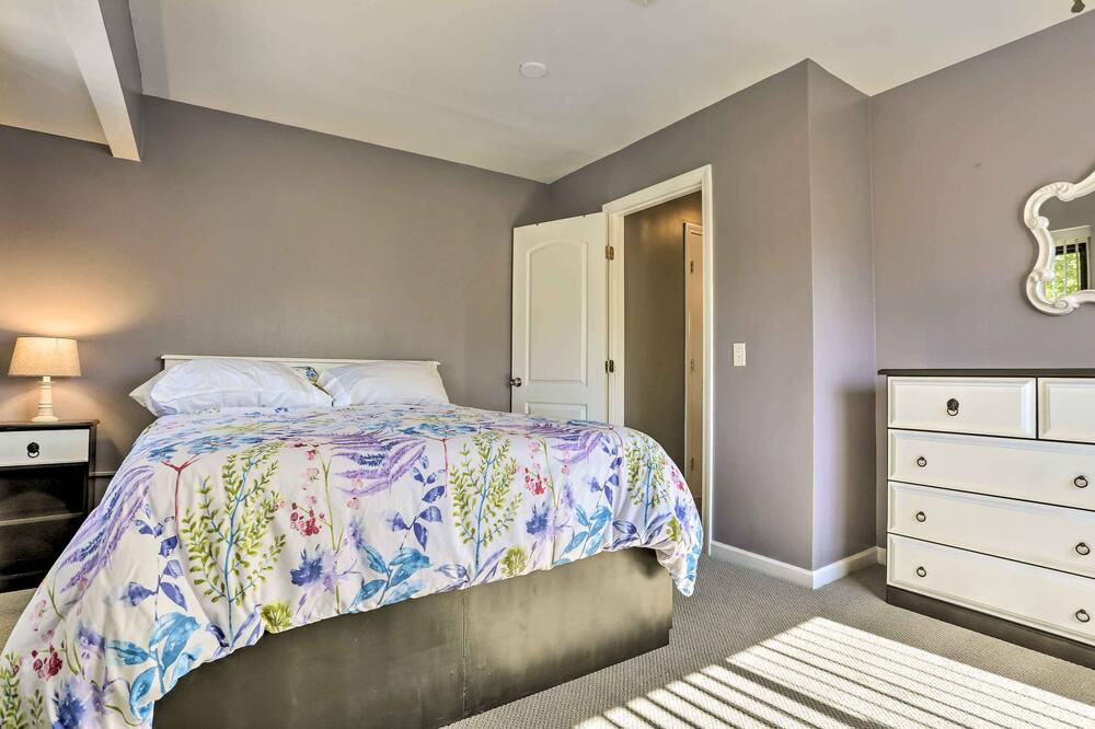 Photo of Bedroom in Teaneck