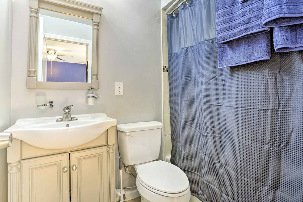 Photo of Bathroom in Teaneck