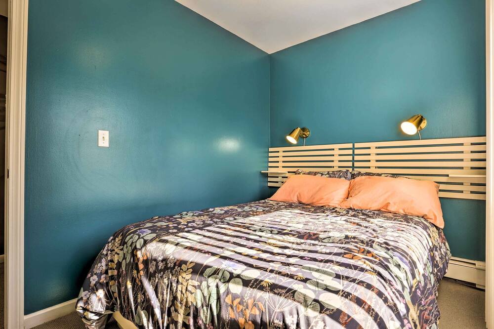 Photo of Bedroom in Teaneck