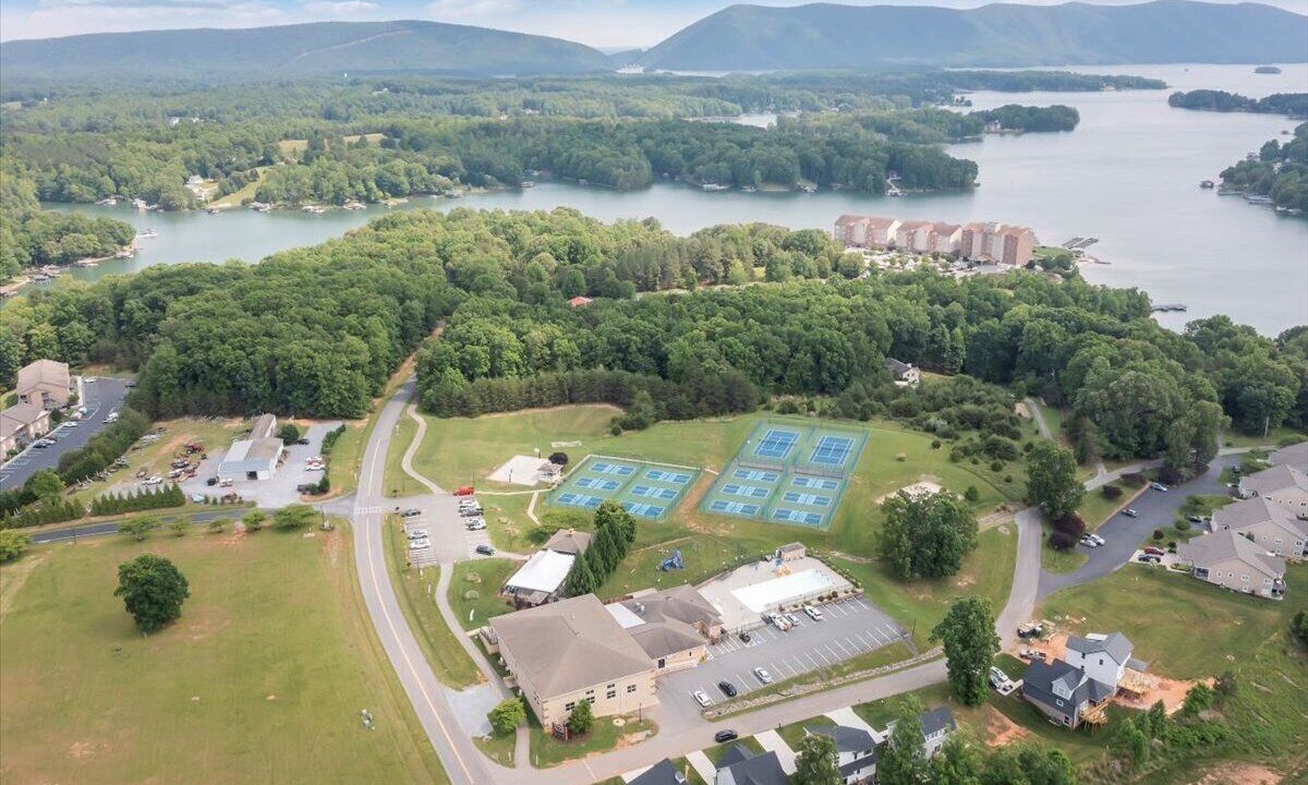 Photo of Outdoor in Smith Mountain Lake