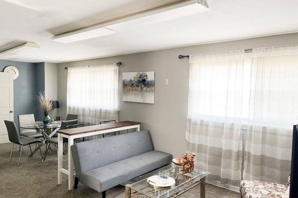 Photo of Livingroom in Youngstown