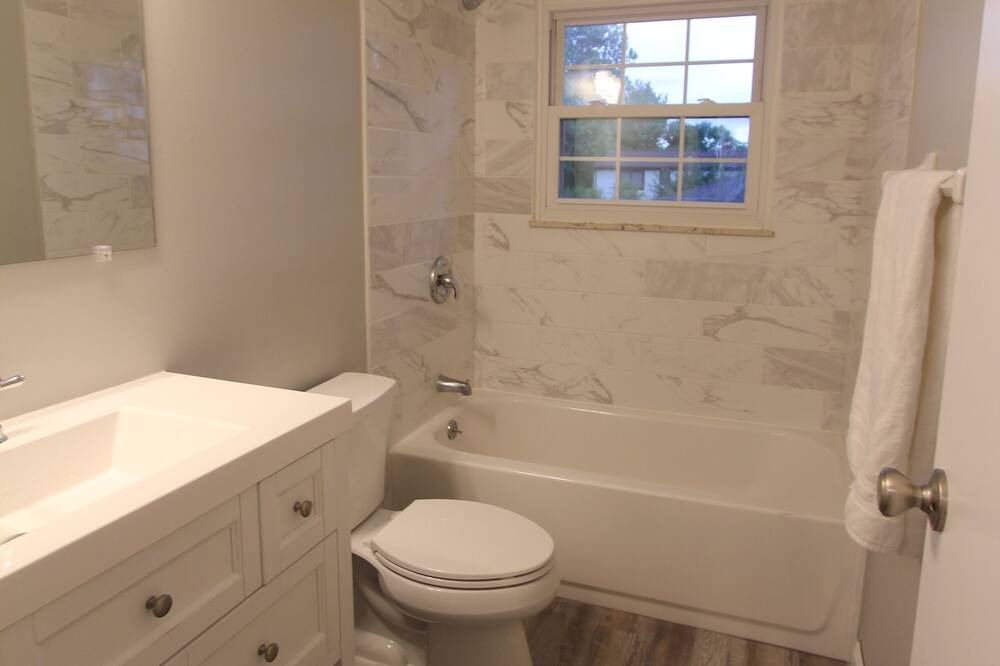 Photo of Bathroom in Knolls West