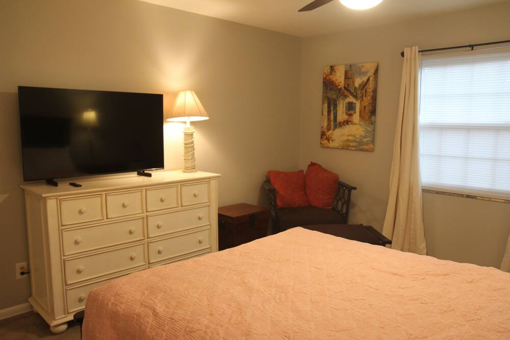 Photo of Bedroom in Knolls West