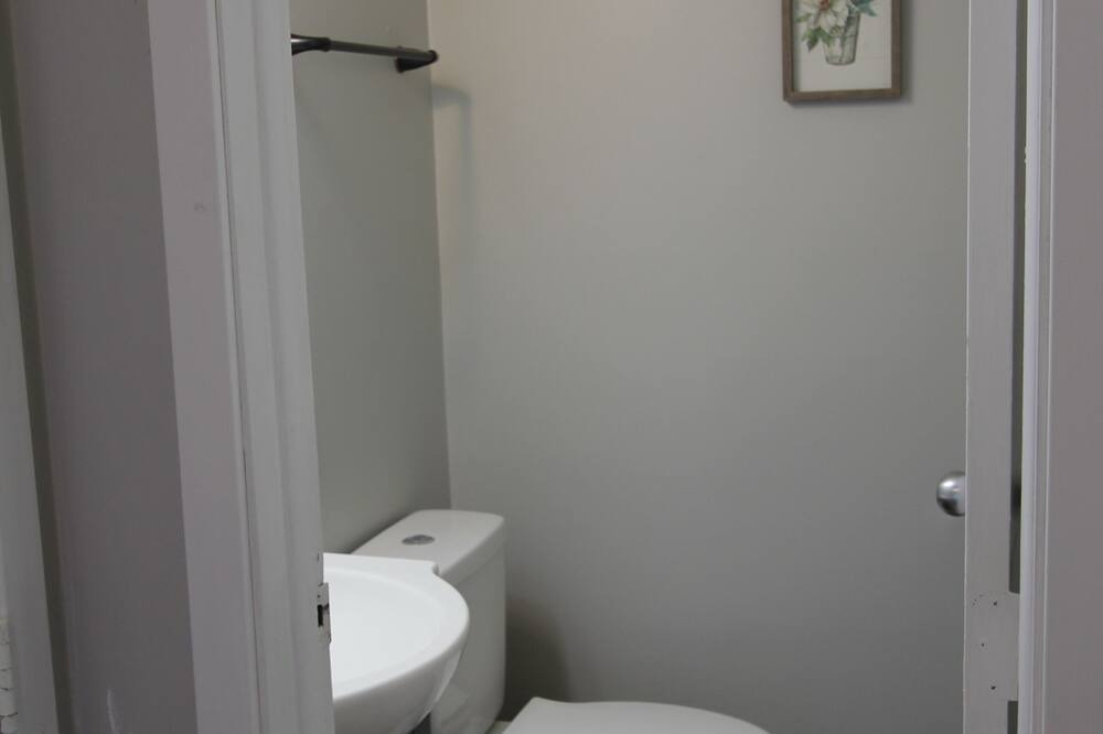 Photo of Bathroom in Knolls West