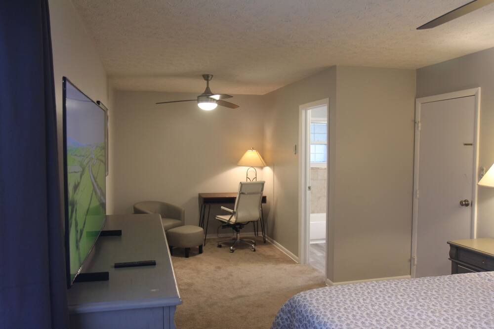 Photo of Bedroom in Knolls West