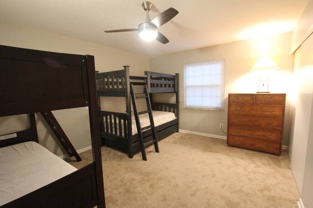 Photo of Bedroom in Knolls West