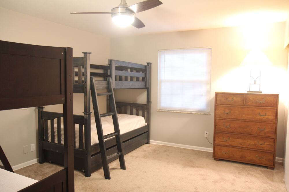 Photo of Bedroom in Knolls West