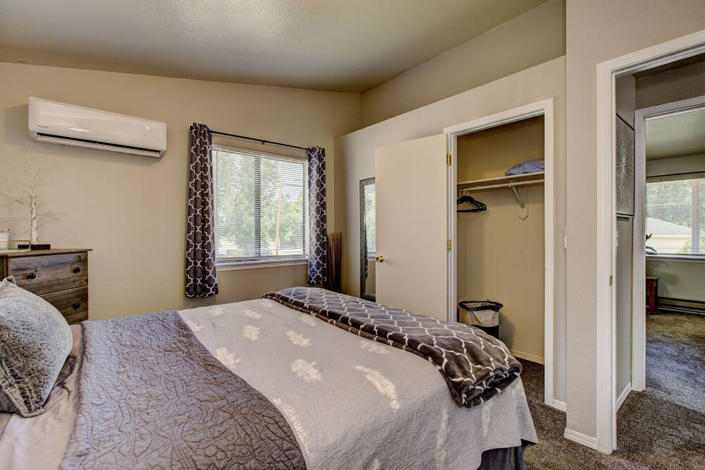 Photo of Bedroom in Depot Bench