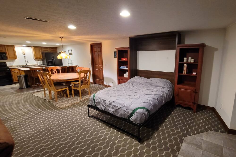 Photo of Bedroom in Lakeview