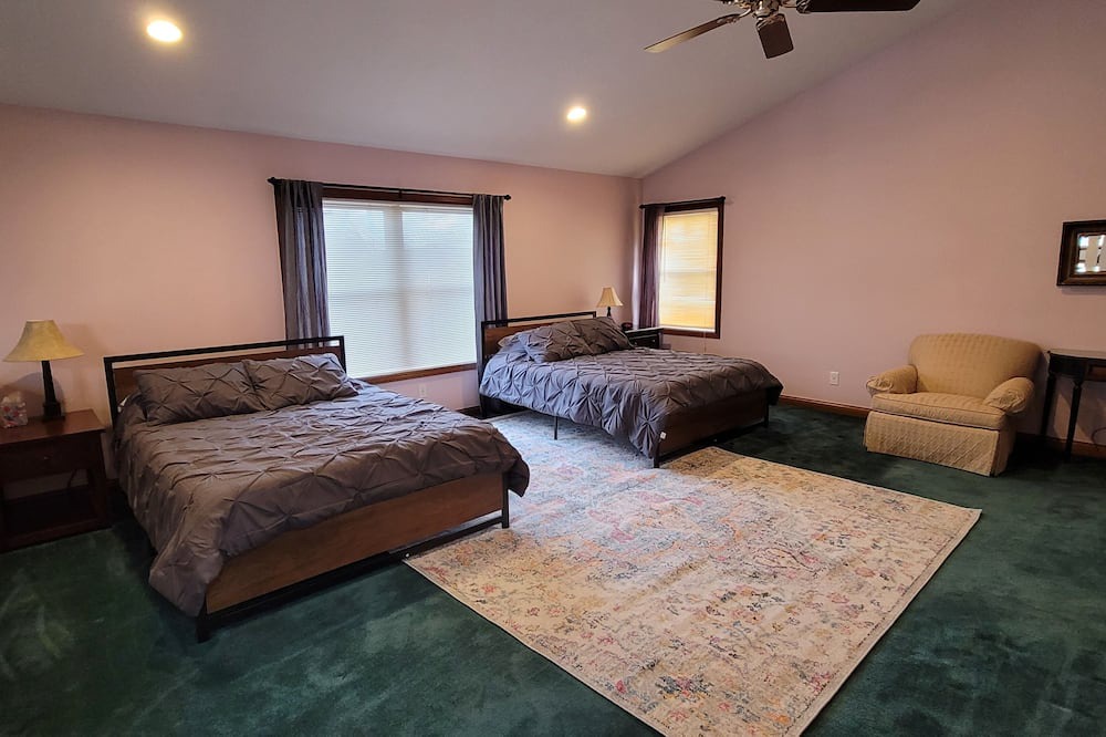 Photo of Bedroom in Lakeview