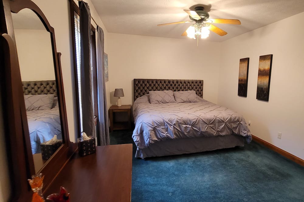 Photo of Bedroom in Lakeview