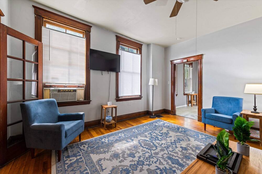 Photo of Livingroom in Clifton Heights