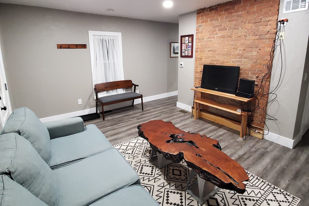 Photo of Livingroom in Southwest Greensburg