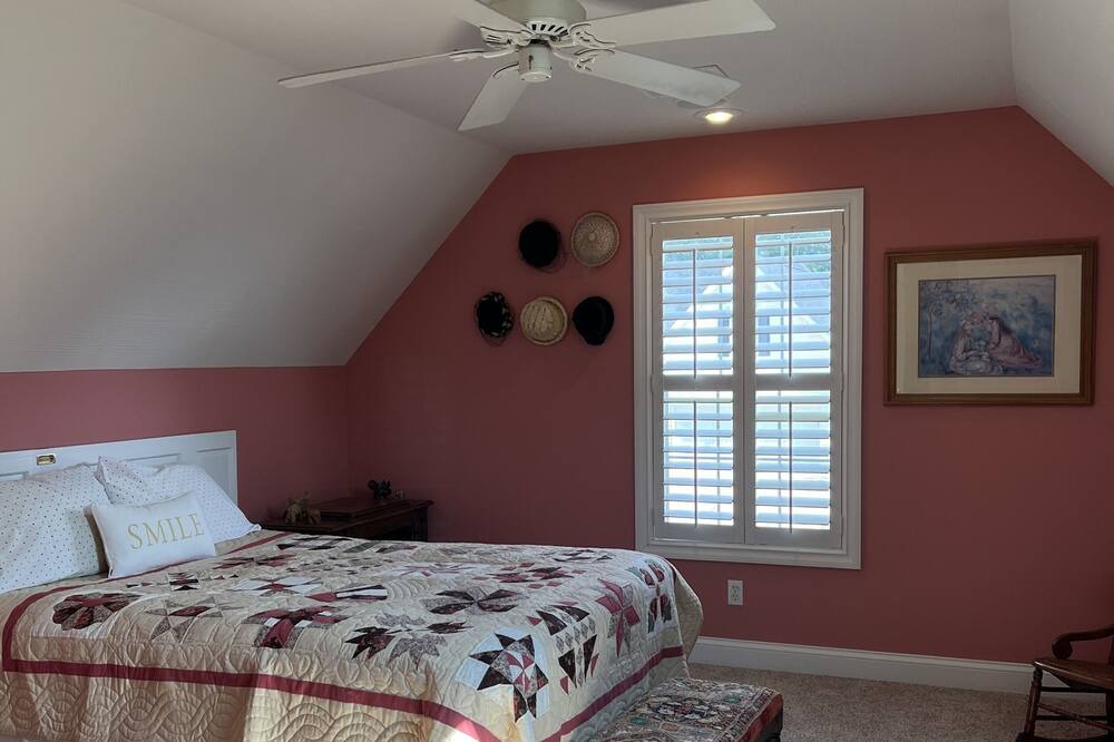 Photo of Bedroom in Zanesville