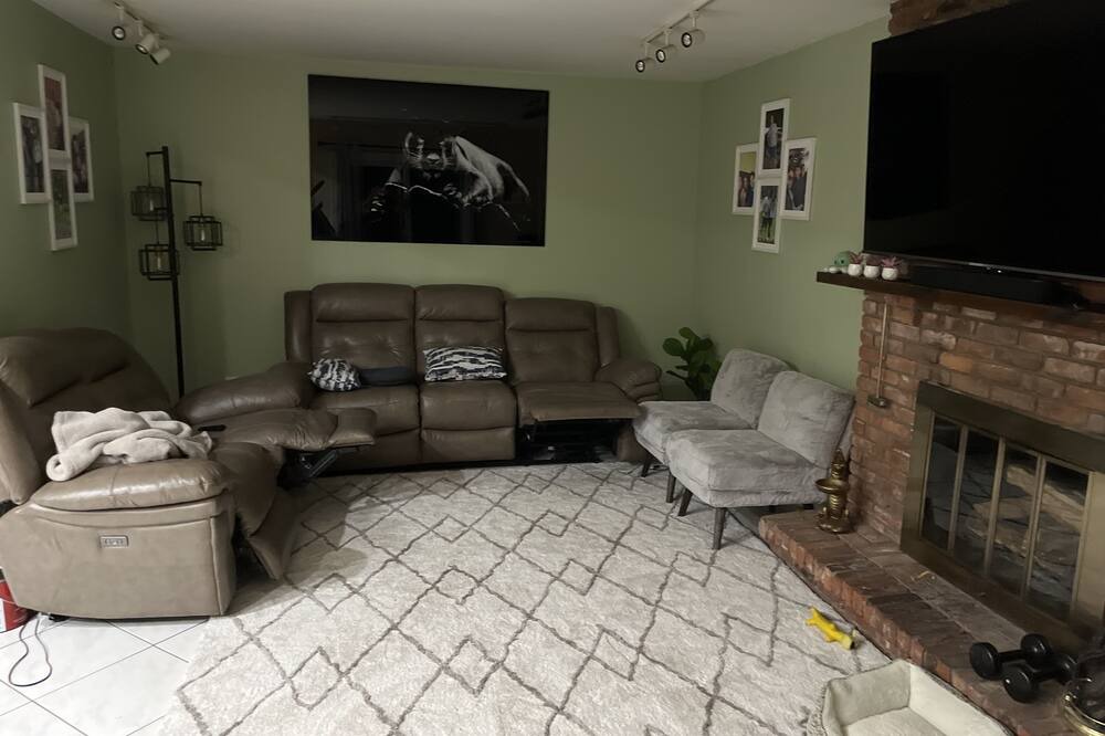 Photo of Livingroom in East Brunswick
