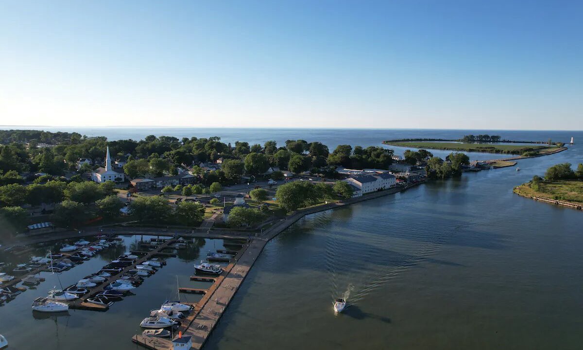 Photo of Others in Huron