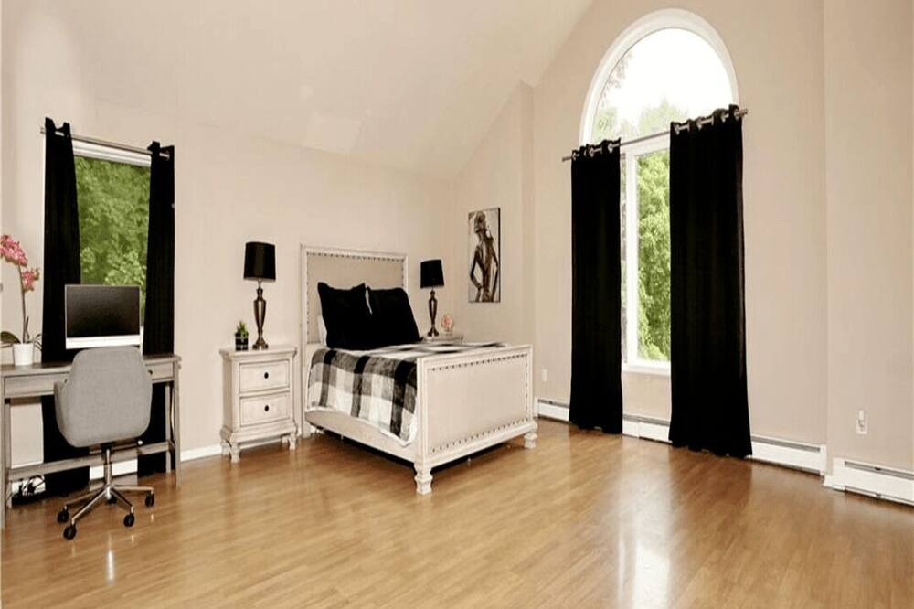 Photo of Bedroom in Pomona