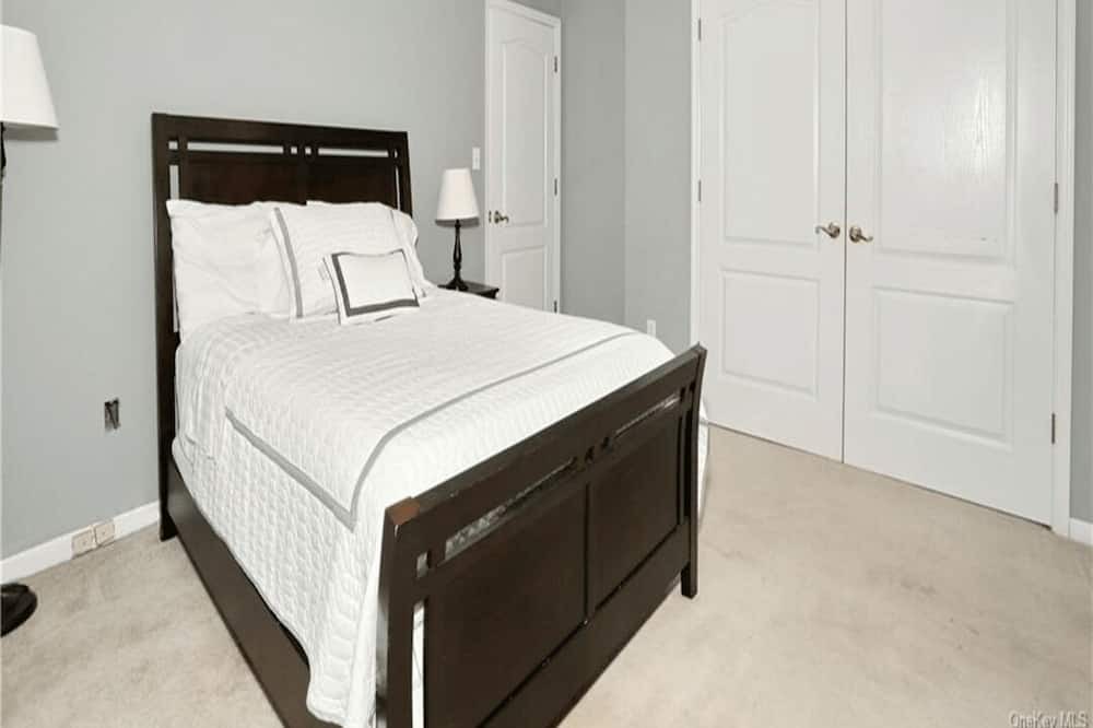 Photo of Bedroom in Pomona