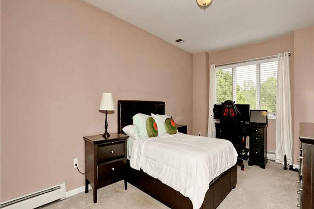 Photo of Bedroom in Pomona