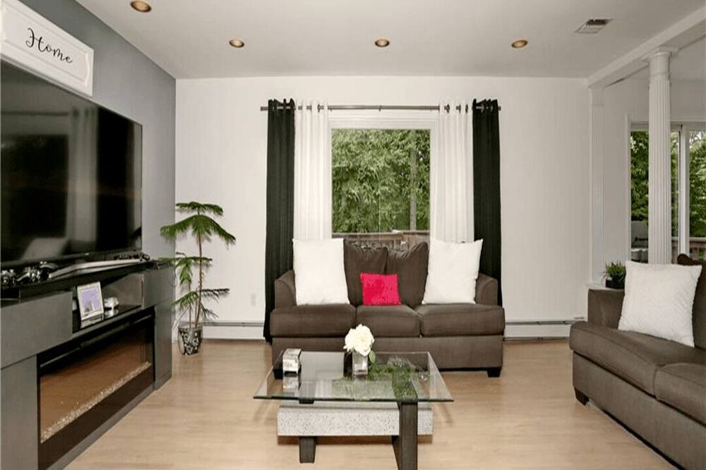 Photo of Livingroom in Pomona