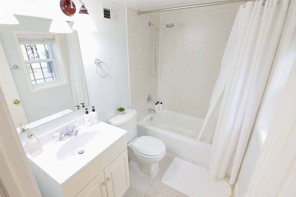 Photo of Bathroom in Kingman Park