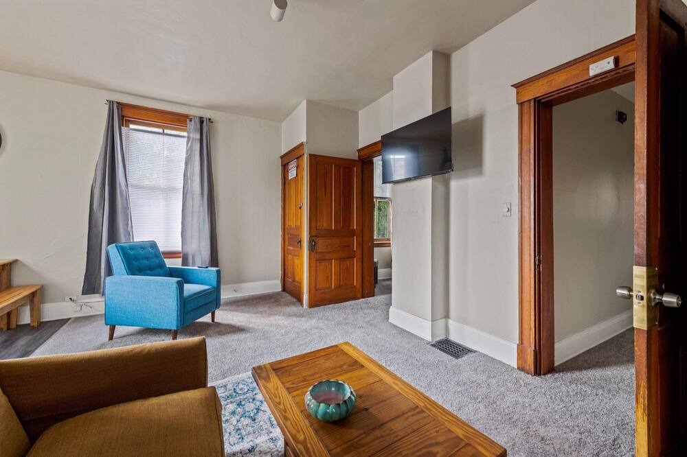 Photo of Livingroom in Clifton Heights