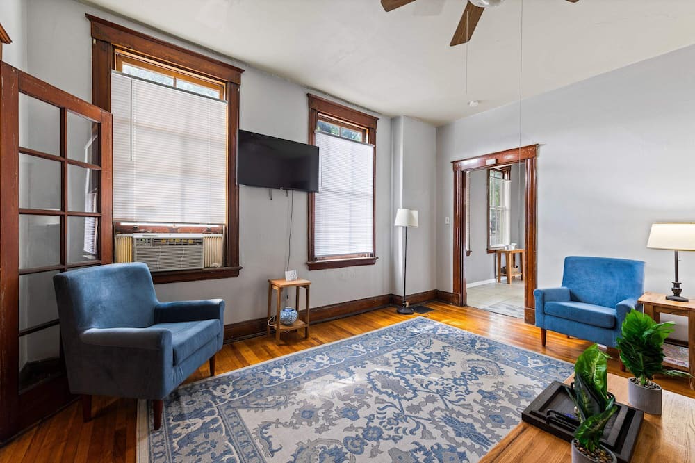 Photo of Livingroom in Clifton Heights