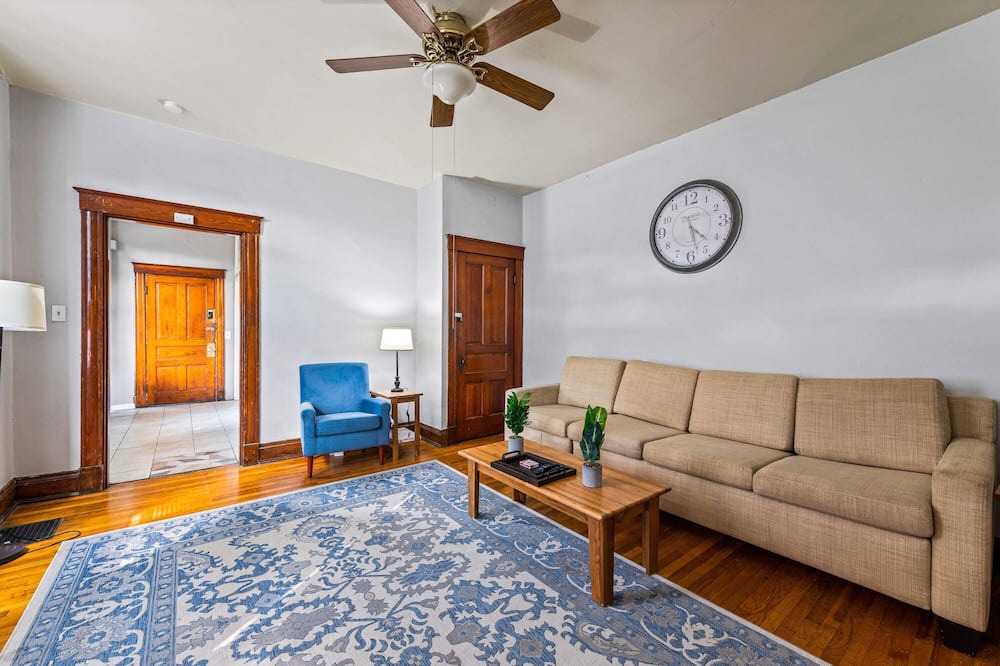 Photo of Livingroom in Clifton Heights