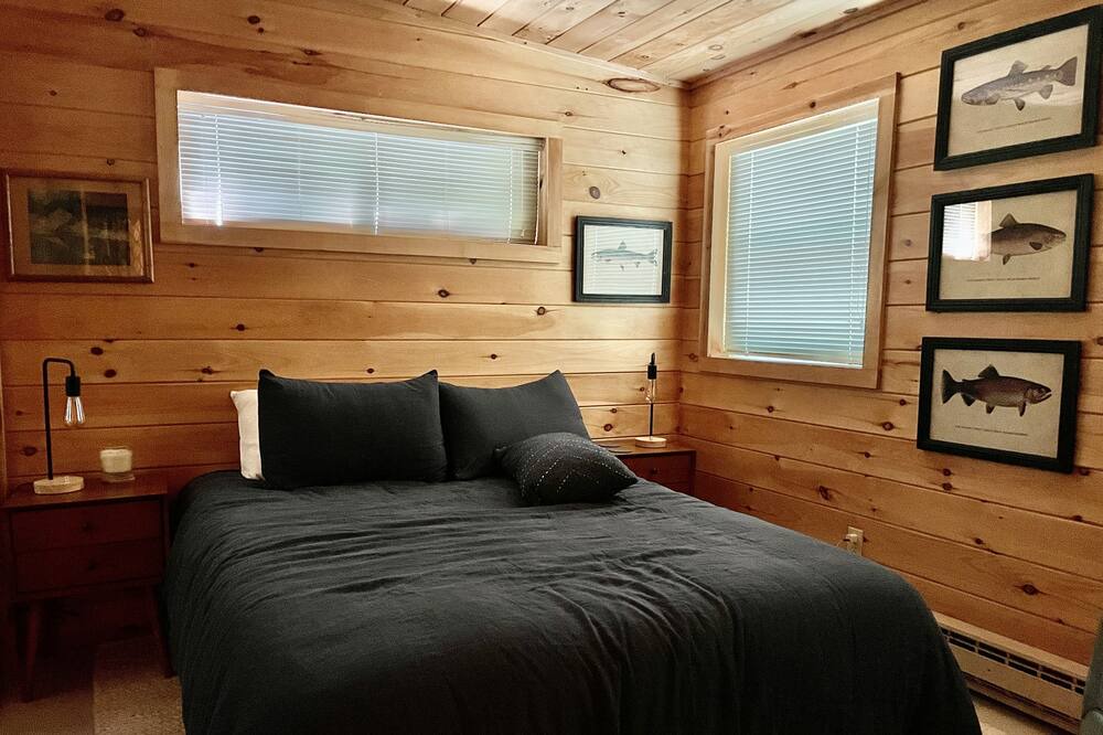 Photo of Bedroom in Parksville
