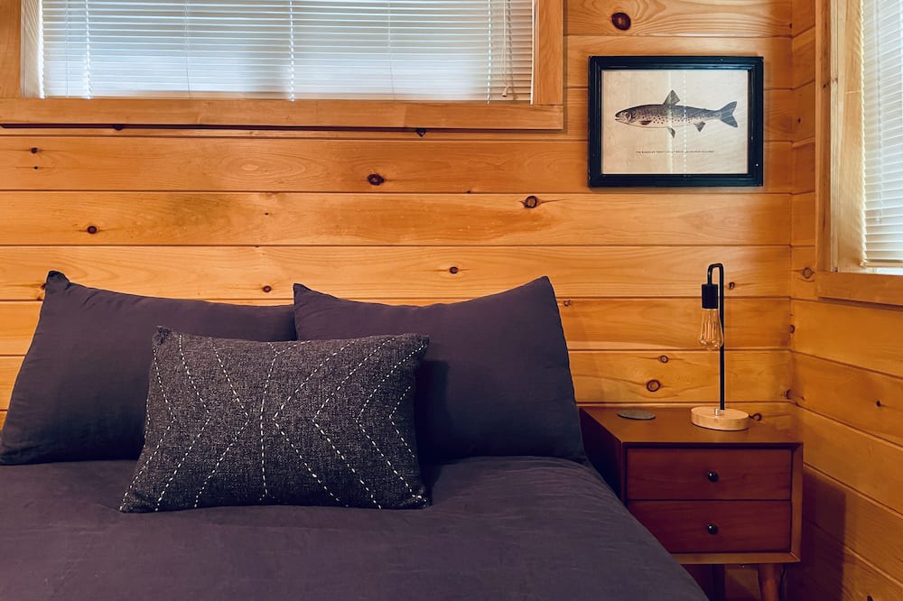 Photo of Bedroom in Parksville
