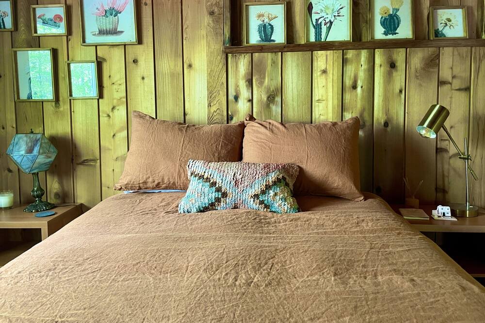 Photo of Bedroom in Parksville